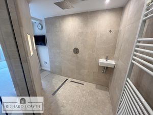 Ensuite Shower Room- click for photo gallery